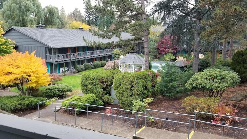 Western West Beaverton 3*