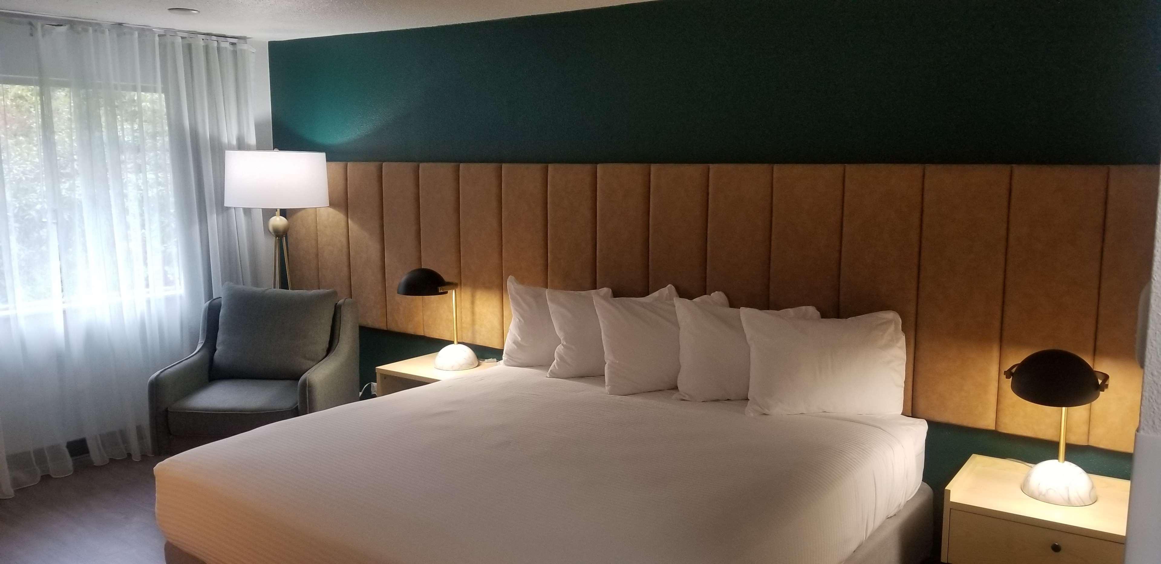 Hotel Western West Beaverton 3*